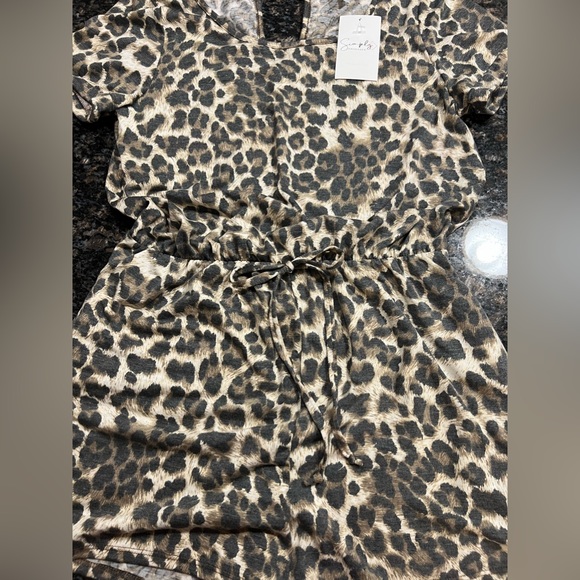 Leopard Print Elastic Waist Short Sleeve Romper Size SMALL NEW! - Picture 13 of 16